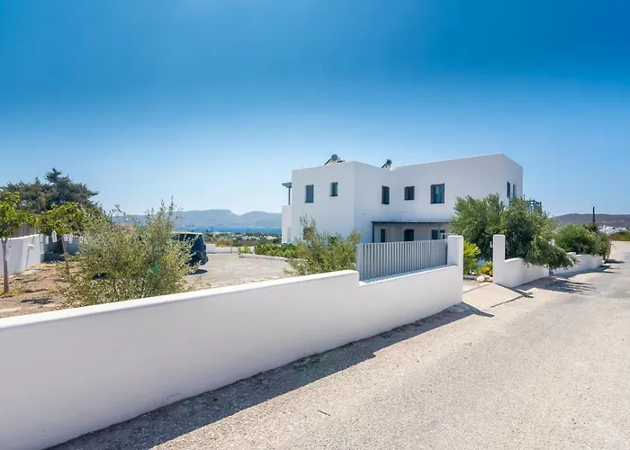 Vergados Milian * Adamantas (Milos)